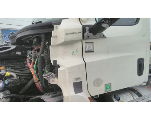 FREIGHTLINER CASCADIA 116 COWL