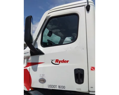 FREIGHTLINER CASCADIA 116 DOOR ASSEMBLY, FRONT
