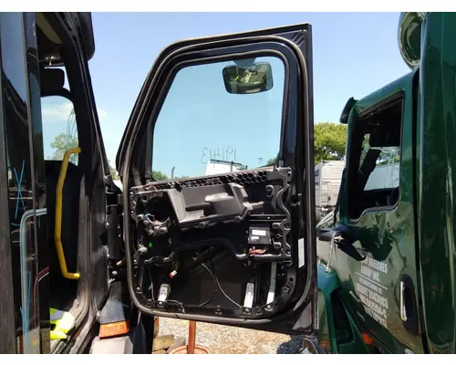 FREIGHTLINER CASCADIA 116 DOOR ASSEMBLY, FRONT