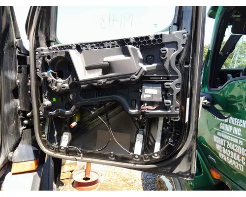 FREIGHTLINER CASCADIA 116 DOOR ASSEMBLY, FRONT