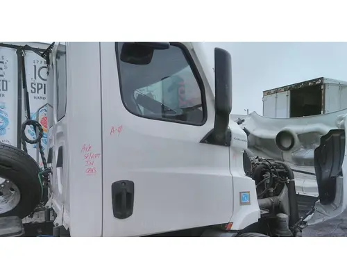 FREIGHTLINER CASCADIA 116 DOOR ASSEMBLY, FRONT