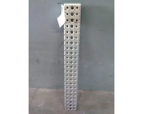 FREIGHTLINER CASCADIA 116 DPF STEP