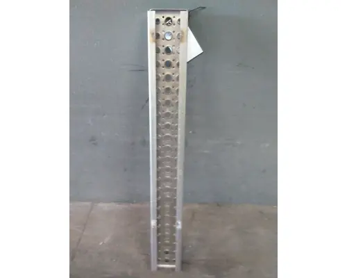 FREIGHTLINER CASCADIA 116 DPF STEP