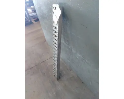 FREIGHTLINER CASCADIA 116 DPF STEP