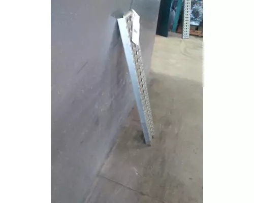 FREIGHTLINER CASCADIA 116 DPF STEP