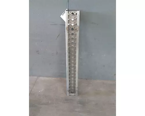 FREIGHTLINER CASCADIA 116 DPF STEP