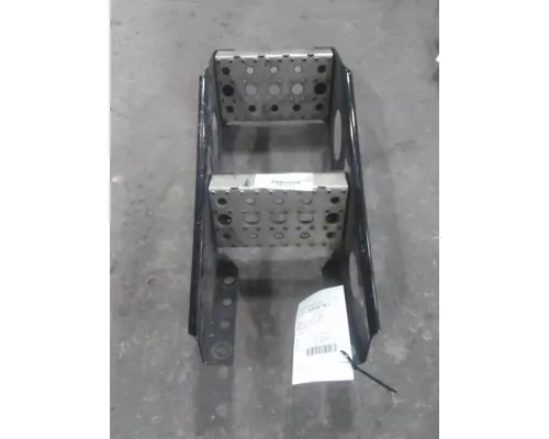 FREIGHTLINER CASCADIA 116 FRAME STEP