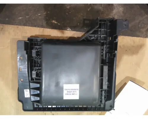 FREIGHTLINER CASCADIA 116 FUSE BOX