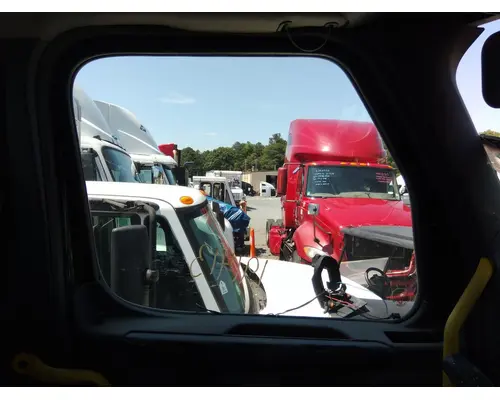 FREIGHTLINER CASCADIA 116 GLASS, DOOR, FRONT