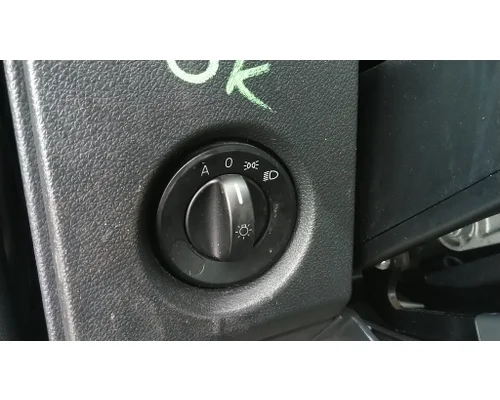 FREIGHTLINER CASCADIA 116 HEADLAMP SWITCH