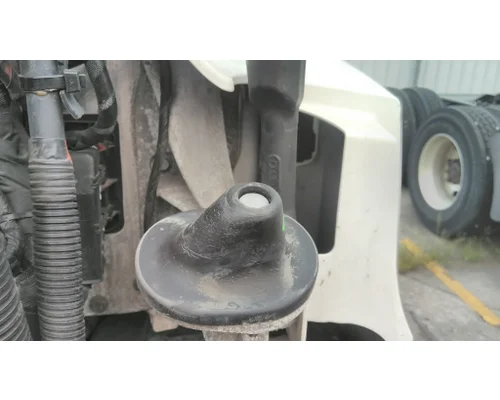 FREIGHTLINER CASCADIA 116 HOOD BRACKET