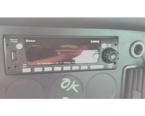 FREIGHTLINER CASCADIA 116 RADIO AMFMBLUETOOTH