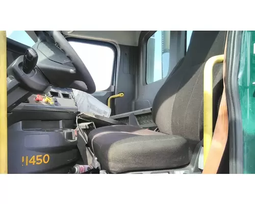FREIGHTLINER CASCADIA 116 SEAT, FRONT