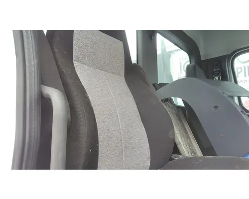 FREIGHTLINER CASCADIA 116 SEAT, FRONT