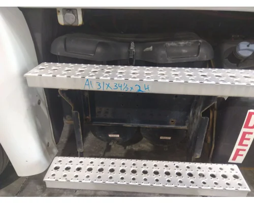 FREIGHTLINER CASCADIA 125 2018UP BATTERY BOX