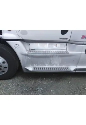 FREIGHTLINER CASCADIA 125 2018UP CAB SKIRT/SIDE FAIRING