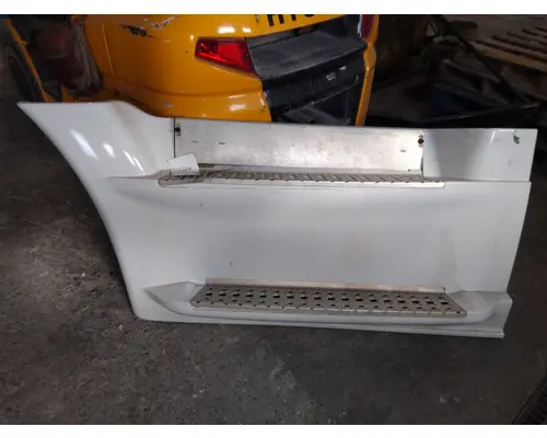 FREIGHTLINER CASCADIA 125 2018UP CAB SKIRTSIDE FAIRING