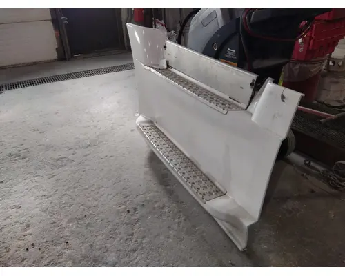 FREIGHTLINER CASCADIA 125 2018UP CAB SKIRTSIDE FAIRING