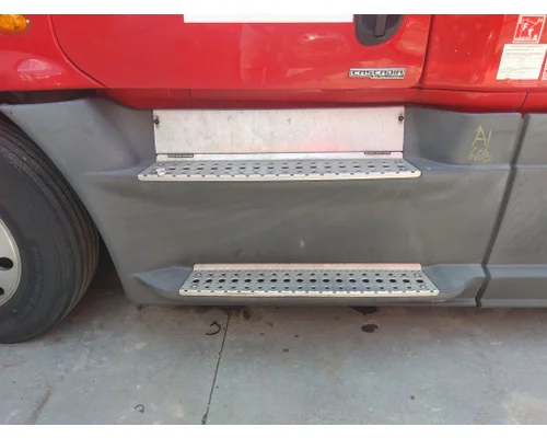 FREIGHTLINER CASCADIA 125 2018UP CAB SKIRTSIDE FAIRING