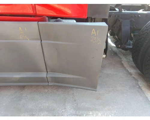 FREIGHTLINER CASCADIA 125 2018UP CAB SKIRTSIDE FAIRING