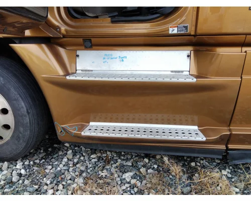 FREIGHTLINER CASCADIA 125 2018UP CAB SKIRTSIDE FAIRING