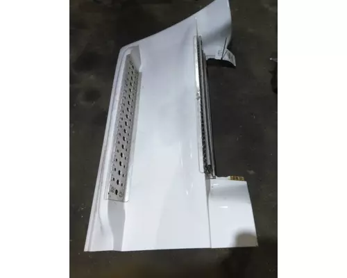 FREIGHTLINER CASCADIA 125 2018UP CAB SKIRTSIDE FAIRING