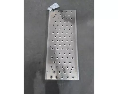 FREIGHTLINER CASCADIA 125 2018UP DECK (CATWALK) STEP