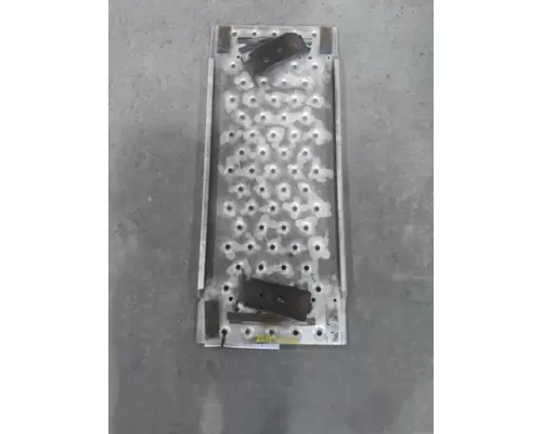 FREIGHTLINER CASCADIA 125 2018UP DECK (CATWALK) STEP