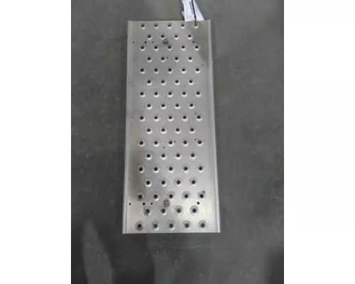 FREIGHTLINER CASCADIA 125 2018UP DECK (CATWALK) STEP