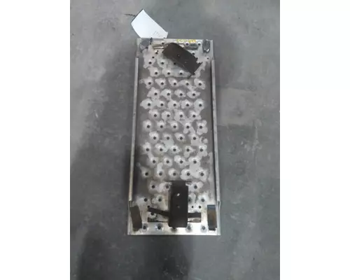 FREIGHTLINER CASCADIA 125 2018UP DECK (CATWALK) STEP