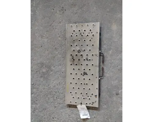 FREIGHTLINER CASCADIA 125 2018UP DECK (CATWALK) STEP