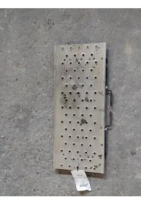 FREIGHTLINER CASCADIA 125 2018UP DECK (CATWALK) STEP