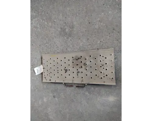 FREIGHTLINER CASCADIA 125 2018UP DECK (CATWALK) STEP