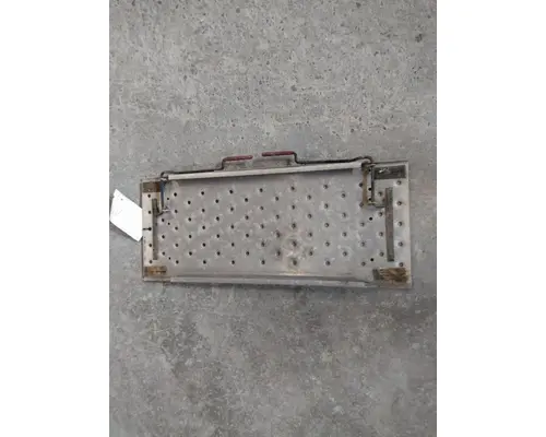 FREIGHTLINER CASCADIA 125 2018UP DECK (CATWALK) STEP