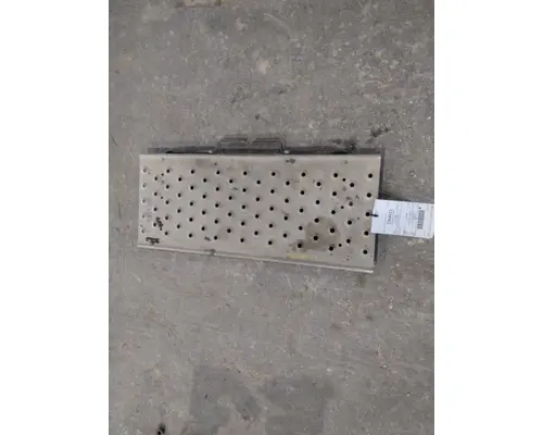 FREIGHTLINER CASCADIA 125 2018UP DECK (CATWALK) STEP