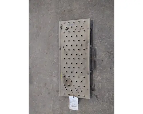 FREIGHTLINER CASCADIA 125 2018UP DECK (CATWALK) STEP