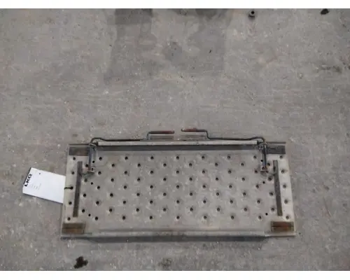 FREIGHTLINER CASCADIA 125 2018UP DECK (CATWALK) STEP