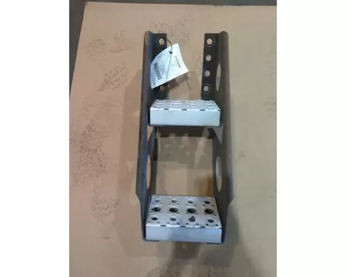 FREIGHTLINER CASCADIA 125 2018UP FRAME STEP