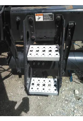 FREIGHTLINER CASCADIA 125 2018UP FRAME STEP