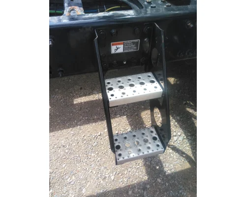 FREIGHTLINER CASCADIA 125 2018UP FRAME STEP