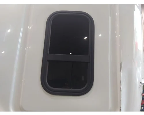FREIGHTLINER CASCADIA 125 2018UP GLASS, SLEEPER