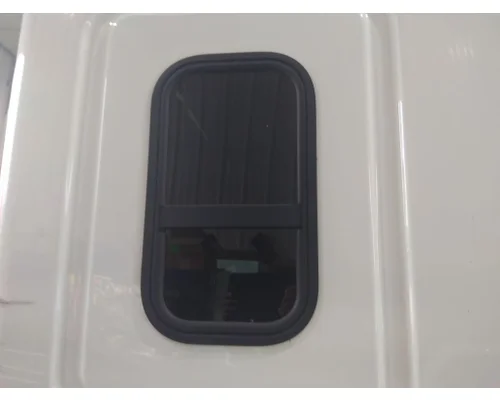 FREIGHTLINER CASCADIA 125 2018UP GLASS, SLEEPER