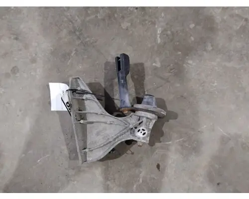 FREIGHTLINER CASCADIA 125 2018UP HOOD BRACKET