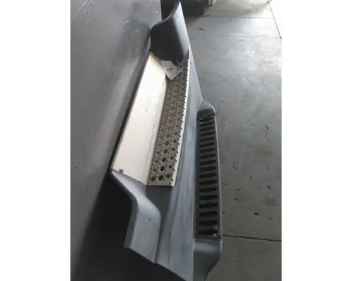 FREIGHTLINER CASCADIA 125 EVOLUTION CAB SKIRTSIDE FAIRING