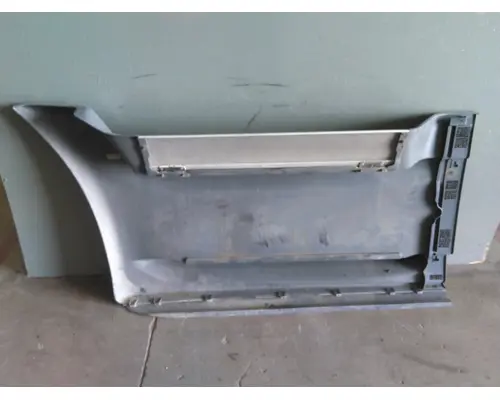 FREIGHTLINER CASCADIA 125 EVOLUTION CAB SKIRTSIDE FAIRING