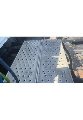 FREIGHTLINER CASCADIA 125 EVOLUTION DECK (CATWALK) STEP