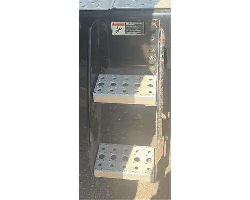 FREIGHTLINER CASCADIA 125 EVOLUTION FRAME STEP