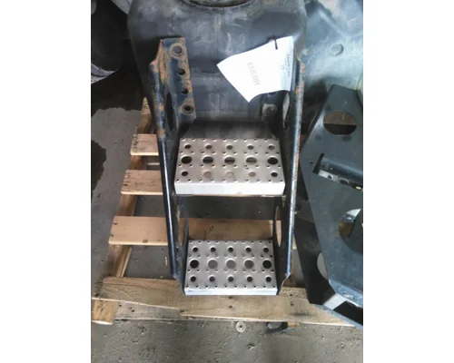 FREIGHTLINER CASCADIA 125 EVOLUTION FRAME STEP