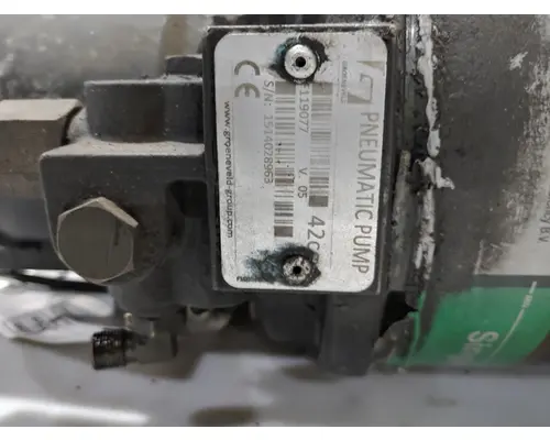 FREIGHTLINER CASCADIA 125BBC Auto Grease System