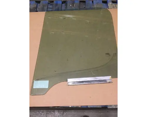 FREIGHTLINER CASCADIA 125BBC Glass